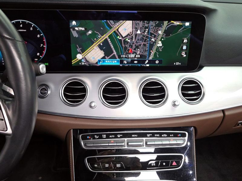 2021 Mercedes-Benz E-Class E250 Avantgarde photo 14