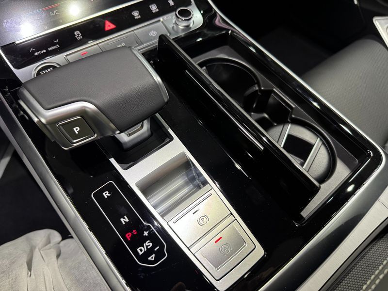 2026 Audi Q8 50 TDI Quattro Premium photo 11