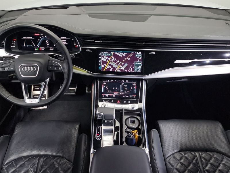2023 Audi Q8 55 TFSI Quattro Premium photo 7
