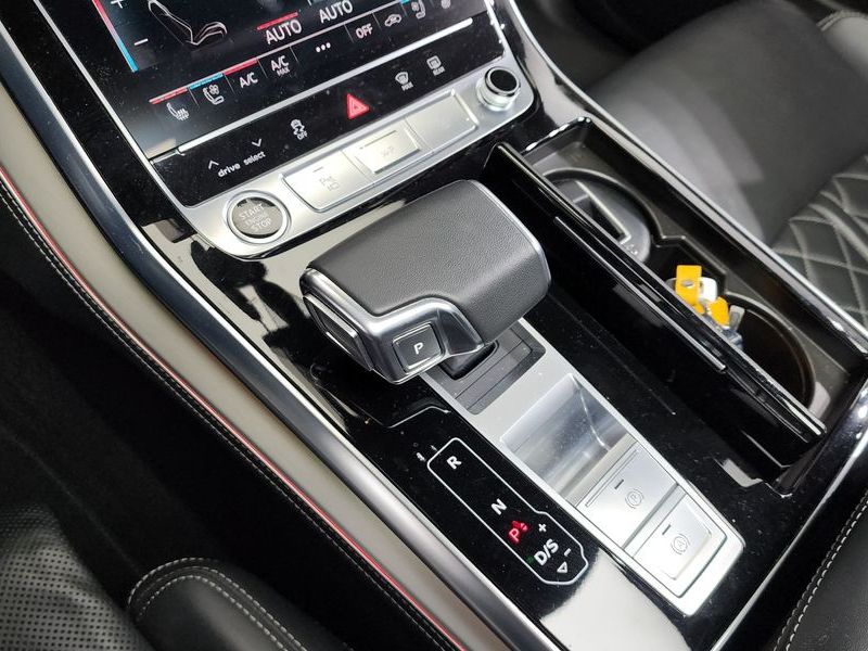 2023 Audi Q8 55 TFSI Quattro Premium photo 9