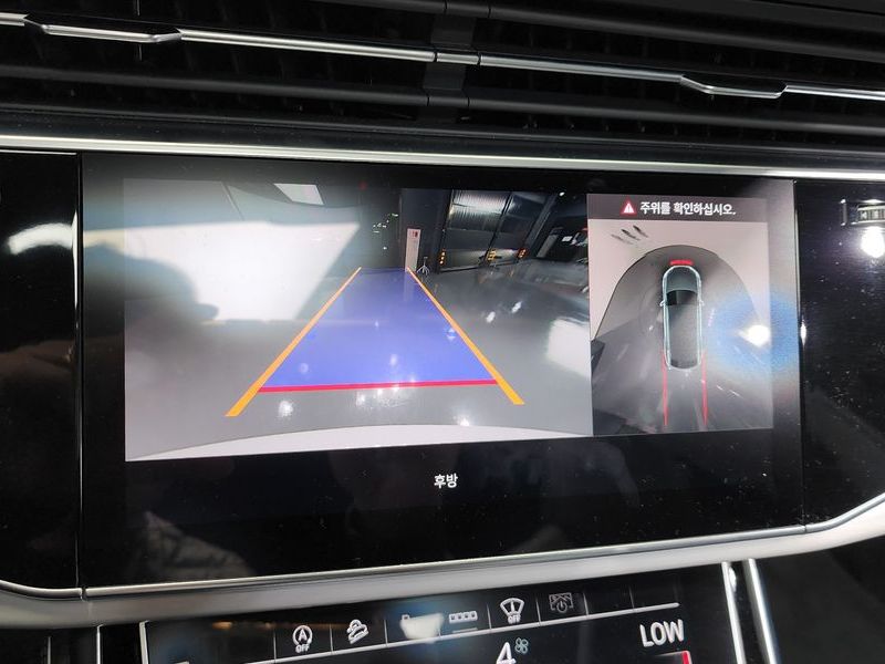 2023 Audi Q8 55 TFSI Quattro Premium photo 15