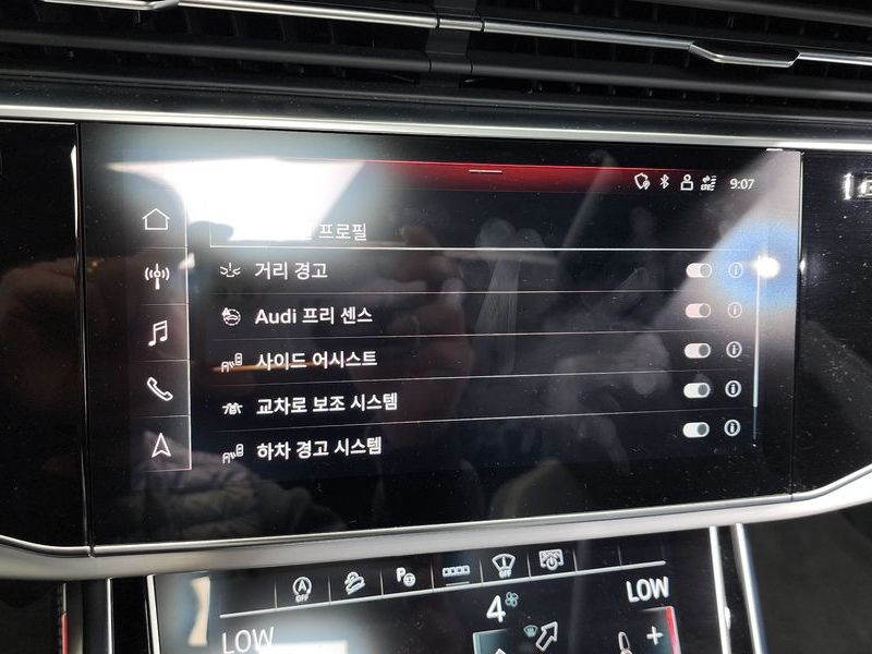 2023 Audi Q8 55 TFSI Quattro Premium photo 16