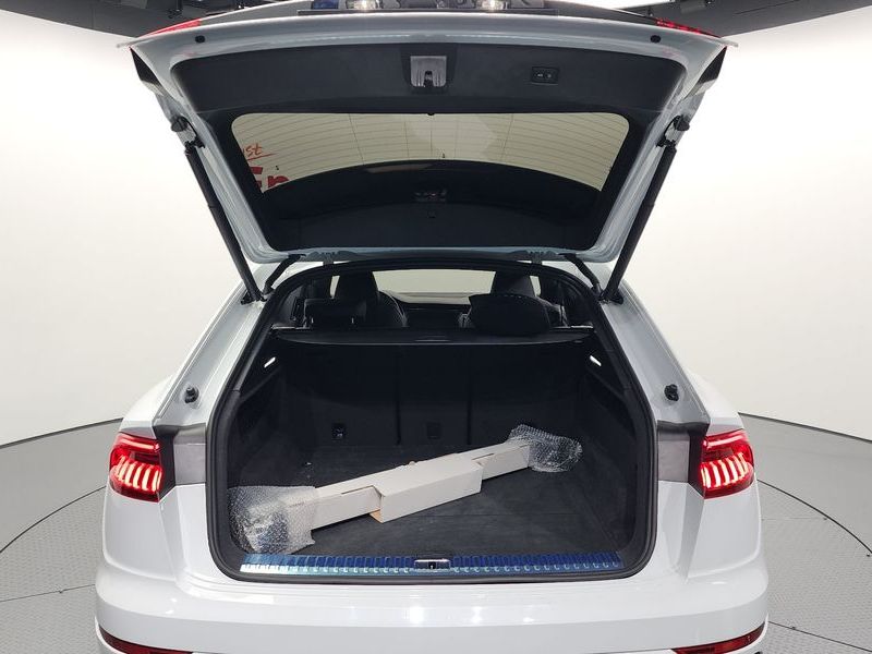 2023 Audi Q8 55 TFSI Quattro Premium photo 20