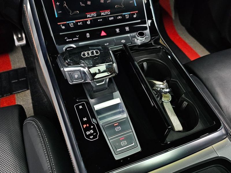2022 Audi Q7 55 TFSI Quattro Premium photo 9