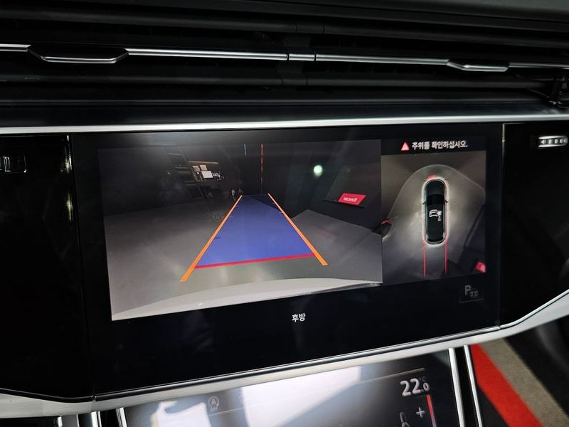 2022 Audi Q7 55 TFSI Quattro Premium photo 15