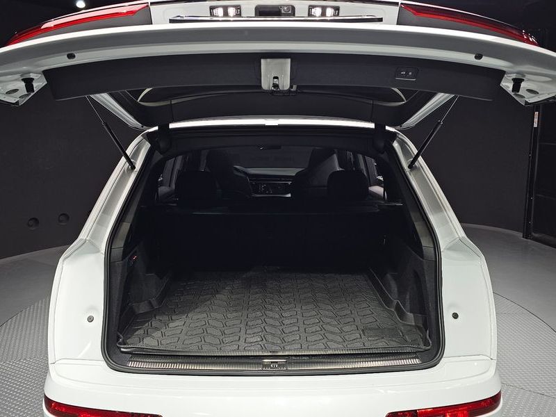 2022 Audi Q7 55 TFSI Quattro Premium photo 20