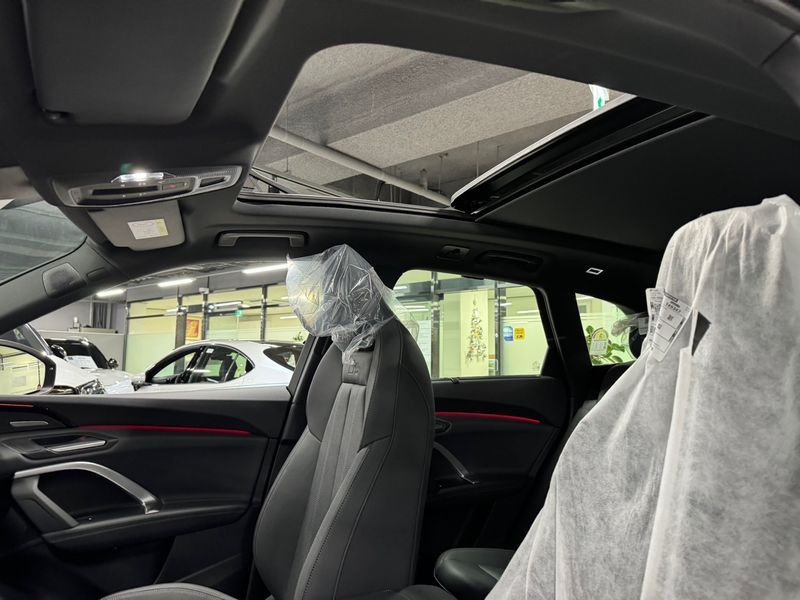 2025 Audi Q5 40 TDI Quattro S Line Black Edition photo 7
