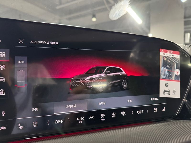 2025 Audi Q5 40 TDI Quattro S Line Black Edition photo 11