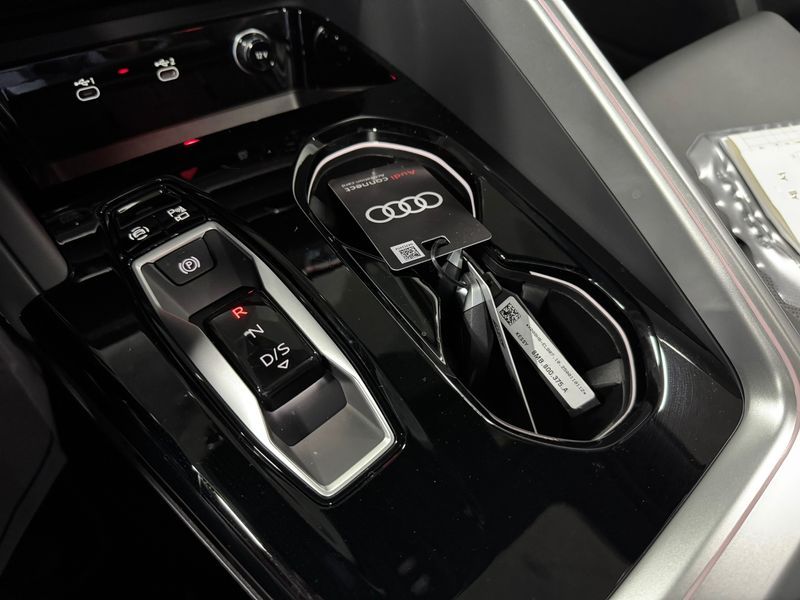 2025 Audi Q5 40 TDI Quattro S Line Black Edition photo 13