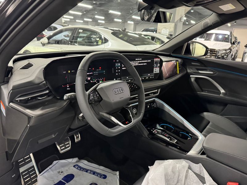 2025 Audi Q5 45 TFSI Quattro S Line Black Edition Sport Back photo 8