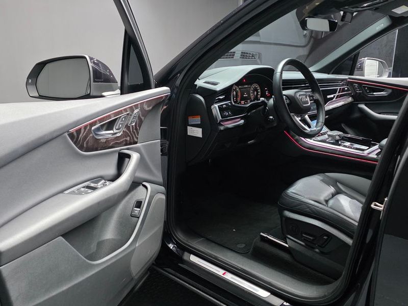 2021 Audi Q7 45 TDI Quattro Premium photo 10