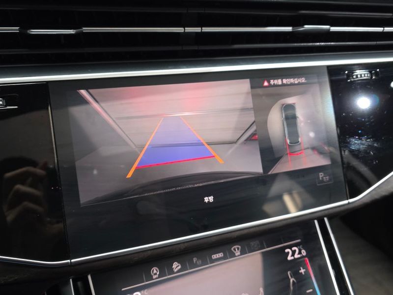 2021 Audi Q7 45 TDI Quattro Premium photo 16