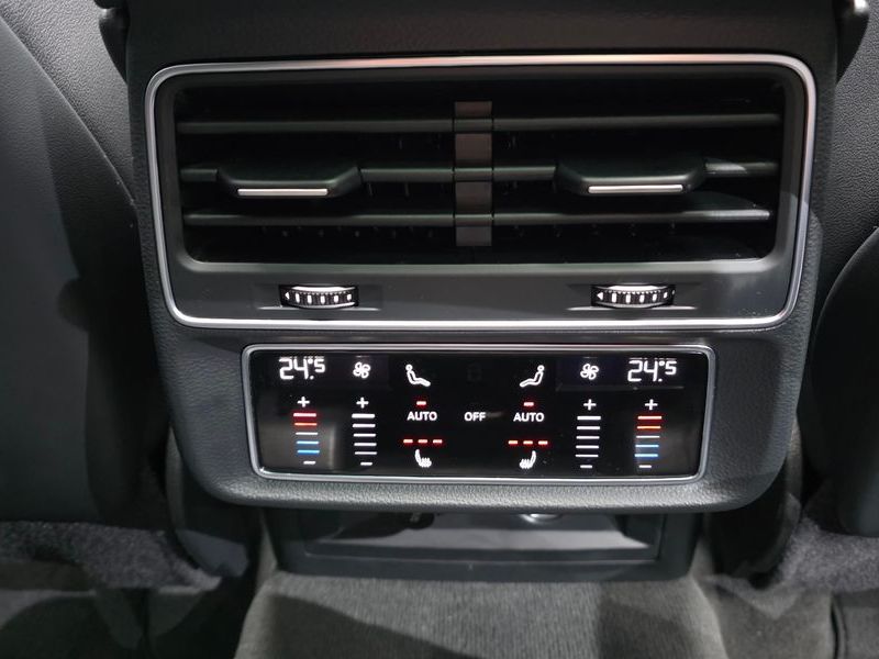 2021 Audi Q7 45 TDI Quattro Premium photo 18