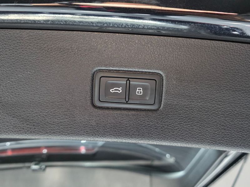 2021 Audi Q7 45 TDI Quattro Premium photo 30