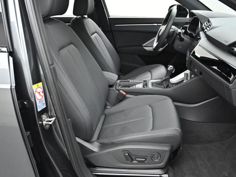 2025 Audi Q3 40 TFSI Quattro Premium photo 10