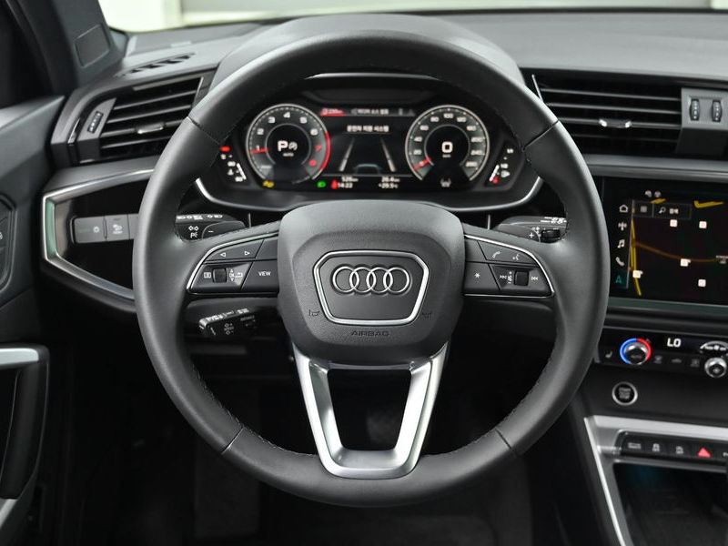 2025 Audi Q3 40 TFSI Quattro Premium photo 13