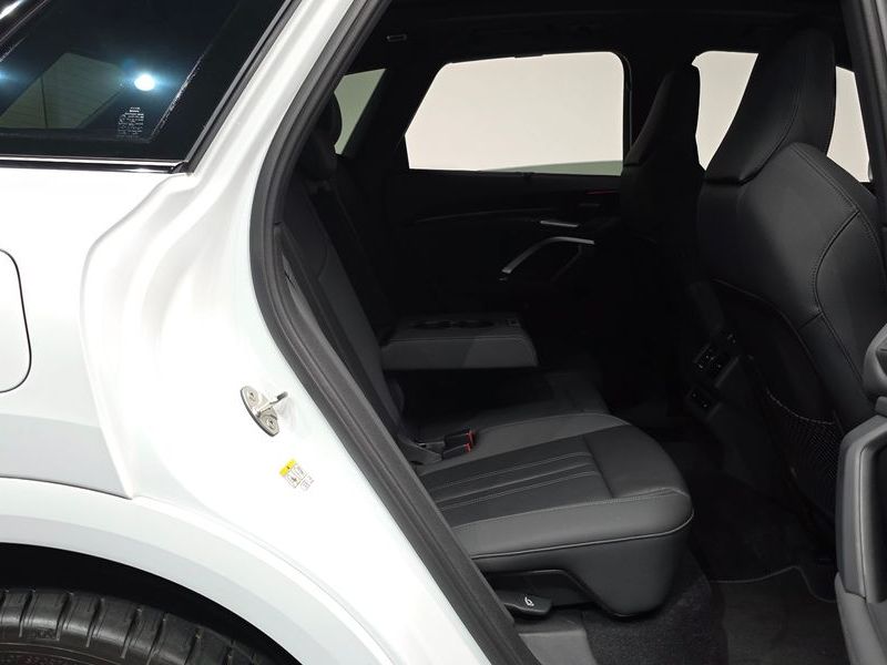 2025 Audi Q5 45 TFSI Quattro S Line Black Ediiton photo 11