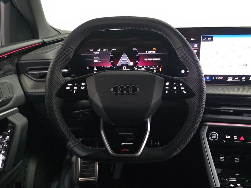 2025 Audi Q5 45 TFSI Quattro S Line Black Ediiton photo 12