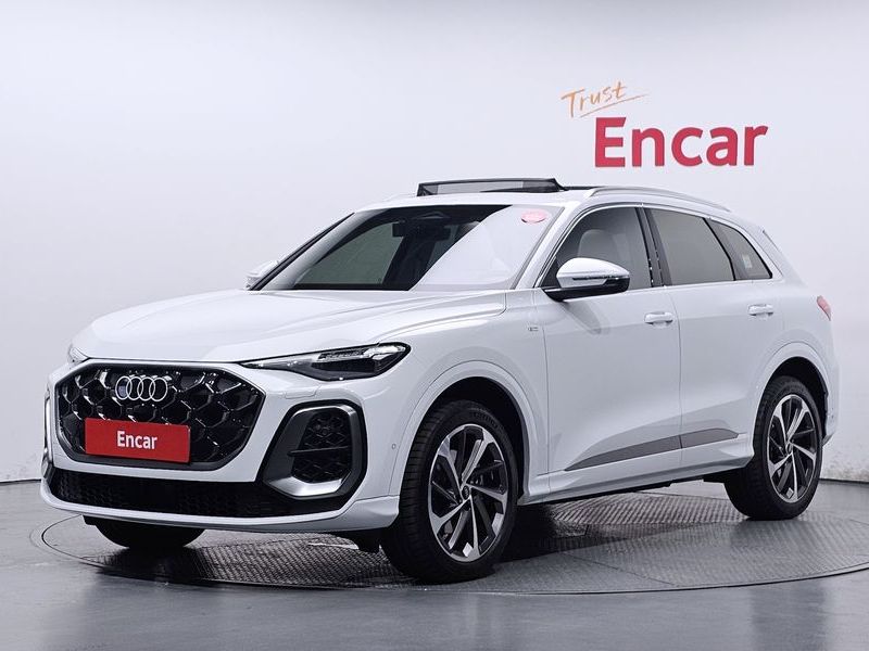 2025 Audi Q5 40 TFSI Quattro S Line photo 1
