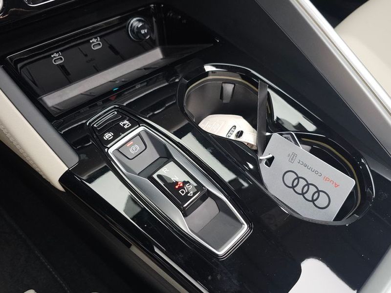 2025 Audi Q5 40 TFSI Quattro S Line photo 9