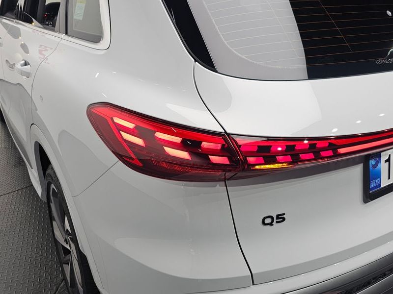 2025 Audi Q5 40 TFSI Quattro S Line photo 23