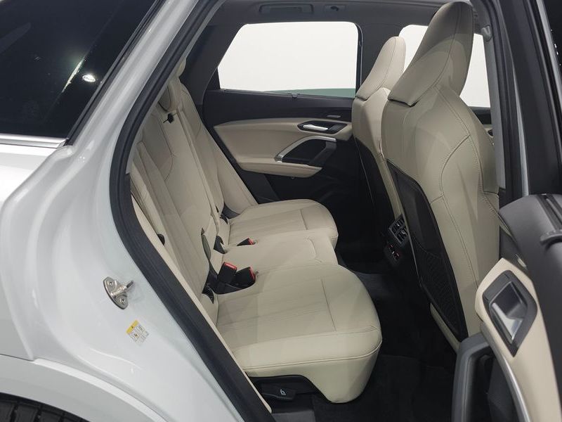 2025 Audi Q5 40 TFSI Quattro S Line photo 12