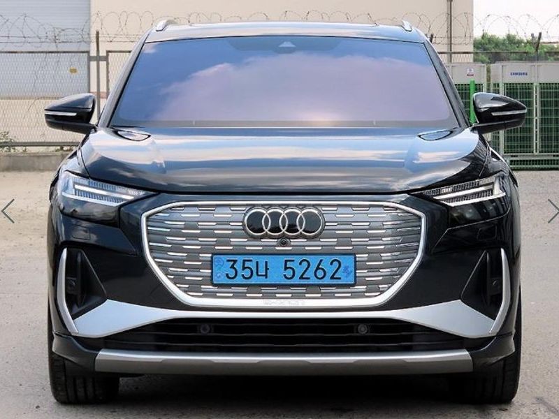 2024 Audi e-tron 40 Premium photo 1