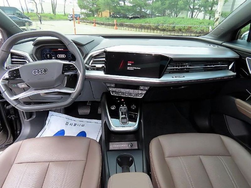 2024 Audi e-tron 40 Premium photo 7