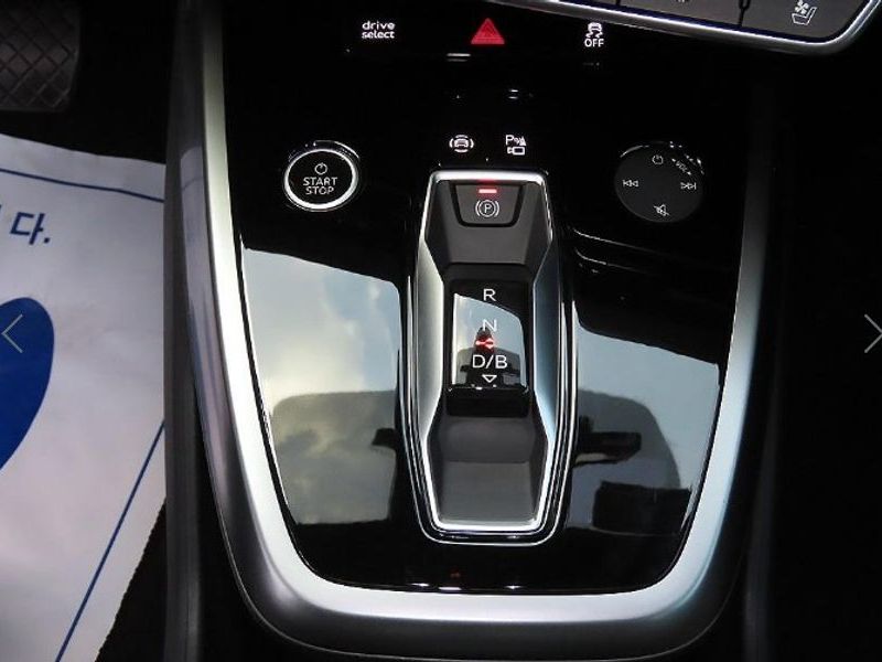 2024 Audi e-tron 40 Premium photo 11