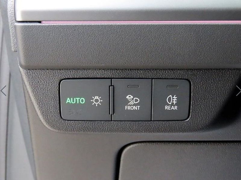 2024 Audi e-tron 40 Premium photo 12