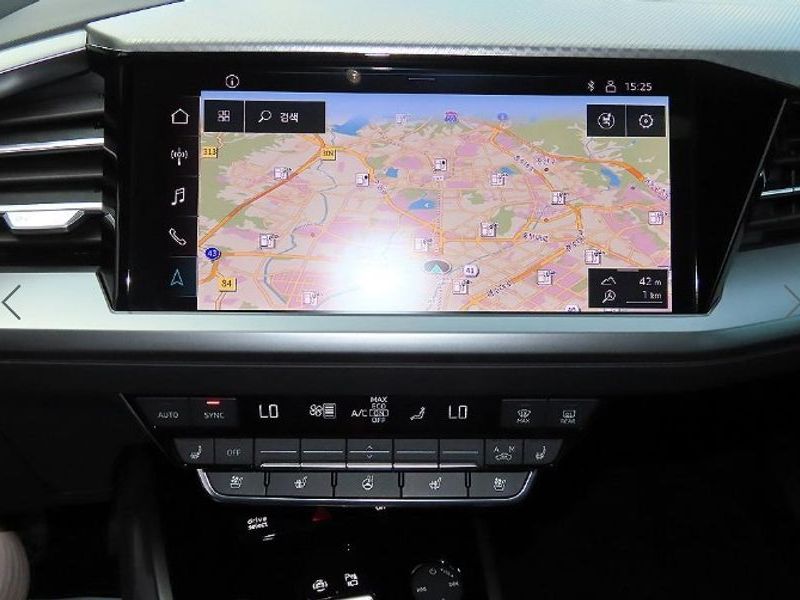 2024 Audi e-tron 40 Premium photo 13