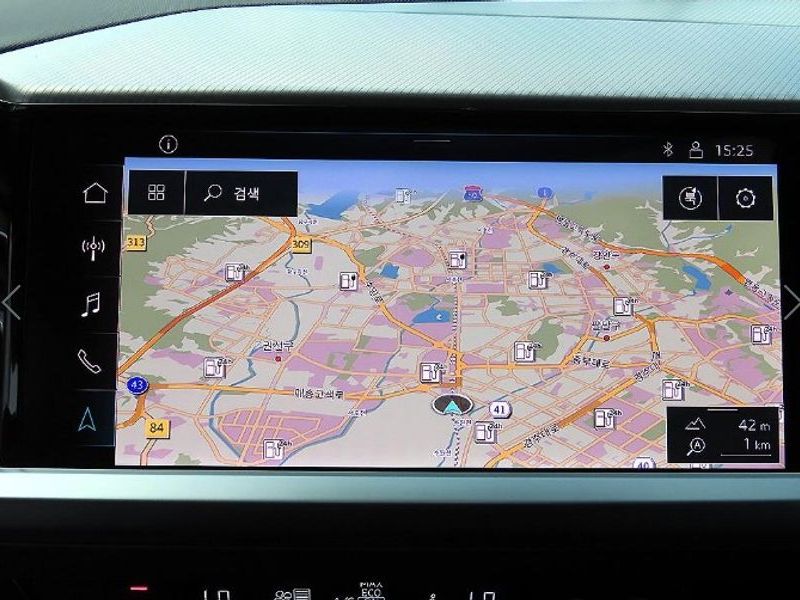 2024 Audi e-tron 40 Premium photo 14