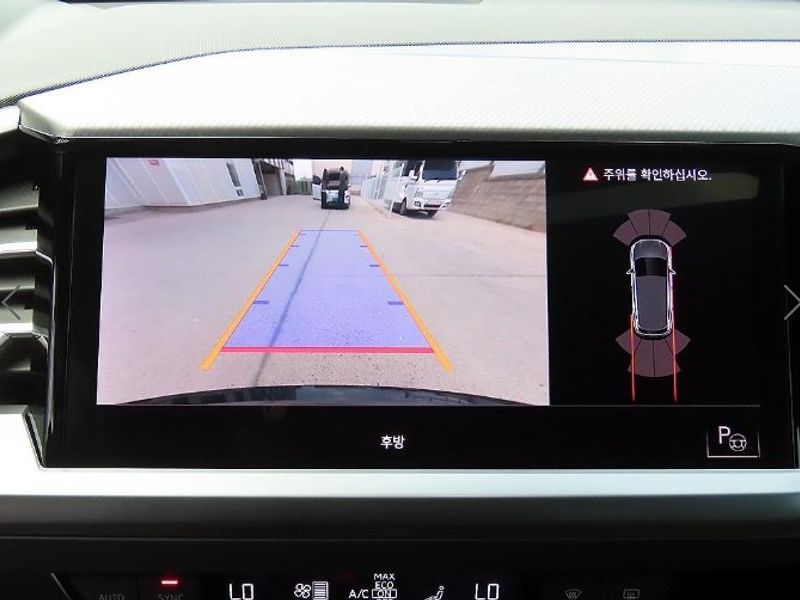 2024 Audi e-tron 40 Premium photo 15
