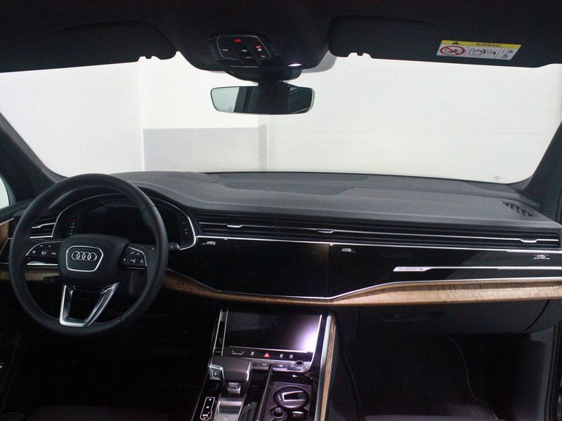 2025 Audi Q7 55 TFSI Quattro photo 7