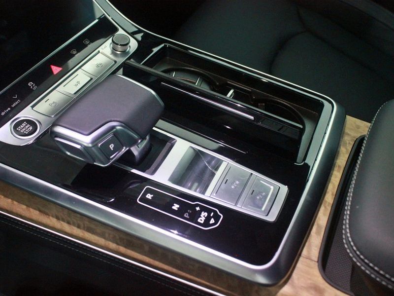 2025 Audi Q7 55 TFSI Quattro photo 9