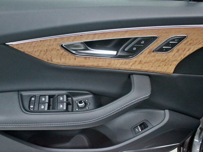 2025 Audi Q7 55 TFSI Quattro photo 10