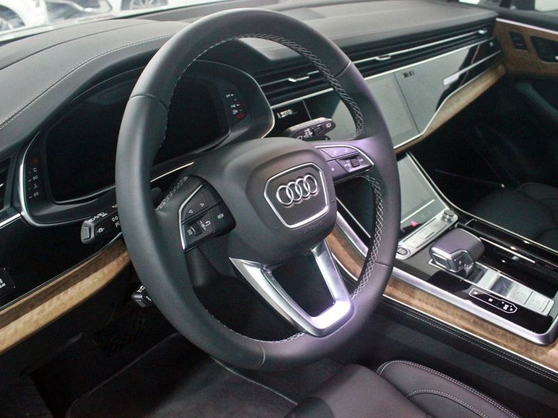 2025 Audi Q7 55 TFSI Quattro photo 12