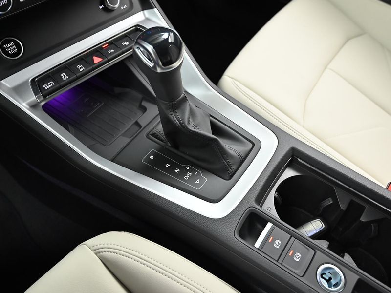 2025 Audi Q3 35 TDI Premium photo 9