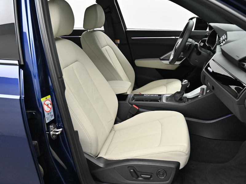 2025 Audi Q3 35 TDI Premium photo 10