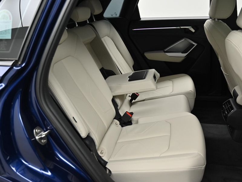 2025 Audi Q3 35 TDI Premium photo 12