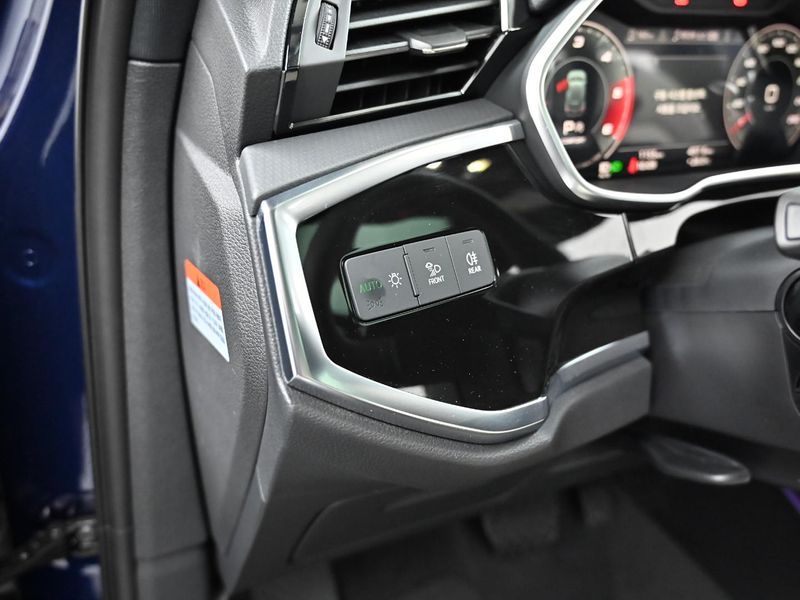 2025 Audi Q3 35 TDI Premium photo 16