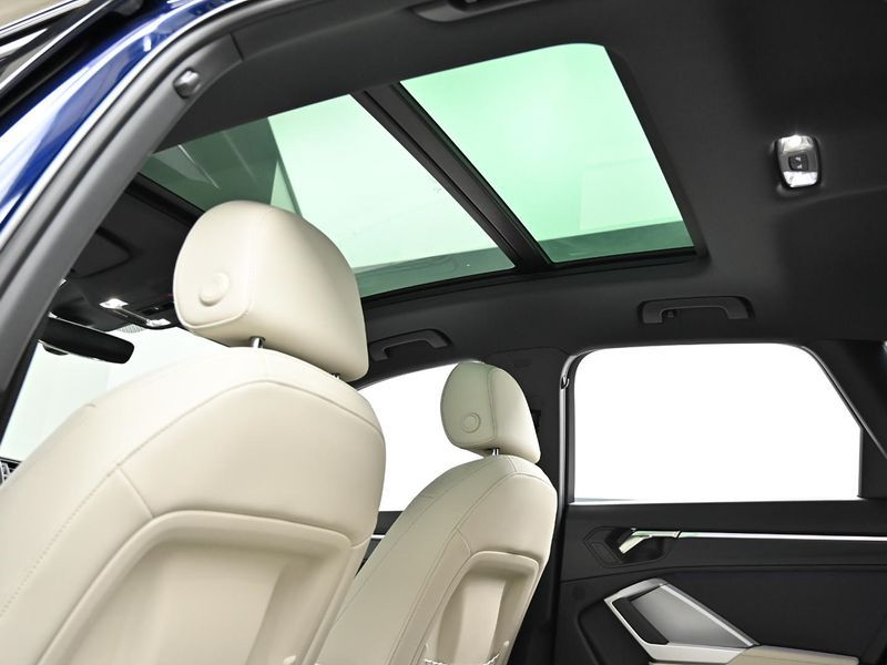 2025 Audi Q3 35 TDI Premium photo 19