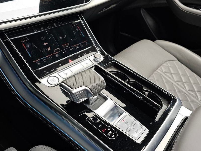 2020 Audi Q8 50 TDI Quattro Premium photo 9