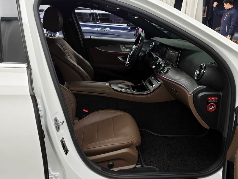 2023 Mercedes-Benz E-Class E350 4MATIC Exclusive photo 11