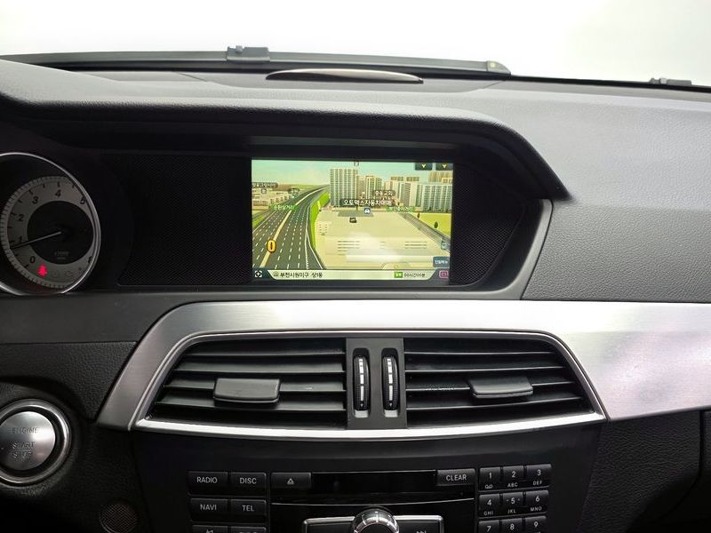 2012 Mercedes-Benz C-Class C200 CGI AVANTGARDE photo 14