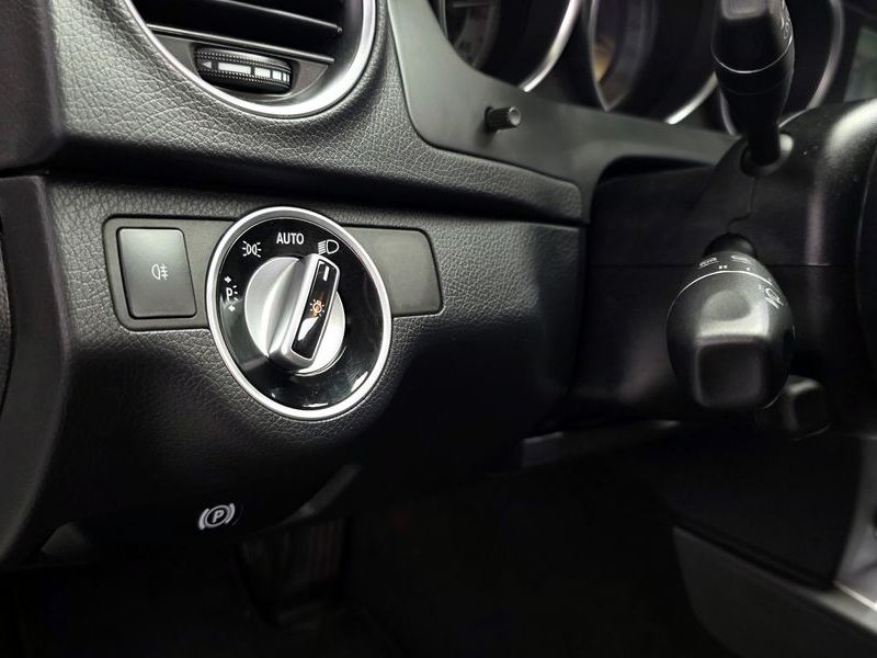 2012 Mercedes-Benz C-Class C200 CGI AVANTGARDE photo 19
