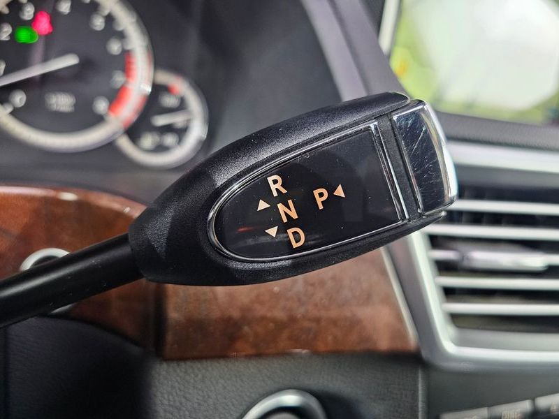 2012 Mercedes-Benz E-Class E300 Elegance photo 9