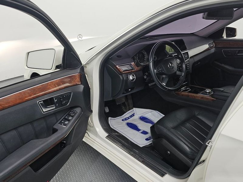 2012 Mercedes-Benz E-Class E300 Elegance photo 10