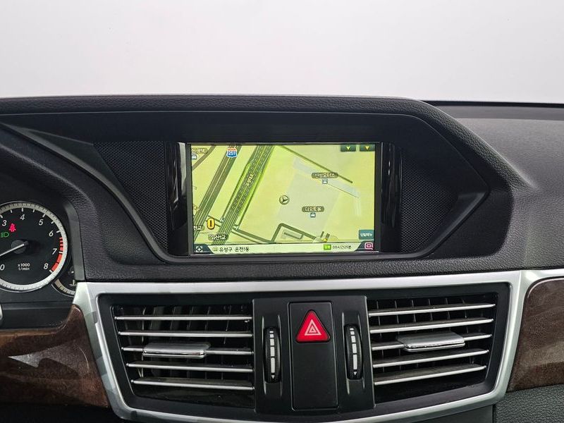 2012 Mercedes-Benz E-Class E300 Elegance photo 12