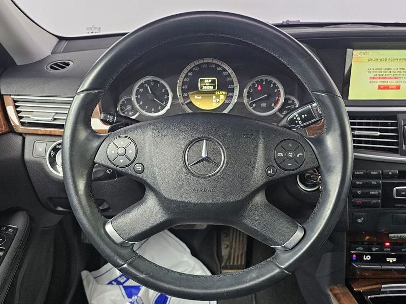2012 Mercedes-Benz E-Class E300 Elegance photo 13